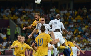 La France rencontrera l'Espagne en quarts de finale de l'Euro-2012, malgré sa défaite 2 à 0 contre la Suède, lors de la 3e et dernière journée du groupe D de l'Euro-2012, mardi à Kiev.