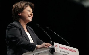 Martine Aubry, première secrétaire du PS, déclare "sourire" aux critiques du président Nicolas Sarkozy contre les 35 heures "tant elles disputent l'insincérité à l'irresponsabilité", dans un entretien à paraître dans le Journal du Dimanche