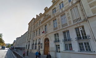 Façade du Lycée Montaigne dans le 6e arrondissement de Paris.