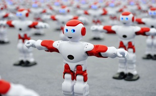 Un "flash-mob" de robots, le 31 juillet 2016 en Chine. Illustration