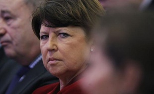 La Première secrétaire du Parti socialiste, Martine Aubry, a qualifié lundi d'"erreur économique" et de "profonde injustice sociale" les mesures annoncées la veille par Nicolas Sarkozy lors de son intervention télévisée, des décisions prises selon elle "dans l'improvisation".