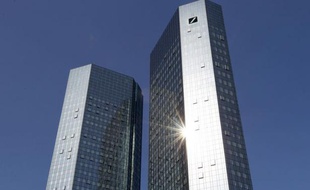 Le géant bancaire allemand Deutsche Bank a annoncé mardi un vaste plan d'économies de 3 milliards d'euros prévoyant la suppression de 1.900 postes, essentiellement en dehors de l'Allemagne, pour s'adapter à un environnement de marché de plus en plus difficile.