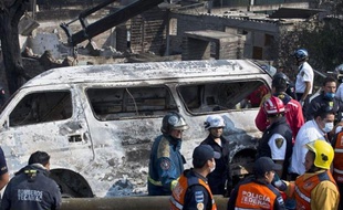 L'explosion d'une citerne de gaz qui s'est détachée d'un camion remorque circulant sur une autoroute a fait 24 morts et 36 blessés mardi matin sur cet axe routier et dans des habitations alentour, au nord de Mexico, selon un bilan actualisé des autorités locales.