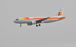 L'Airbus A320 qui reliait Madrid à Nice a dû se poser d'urgence à Toulouse, le 25 octobre 2017. Illustration.