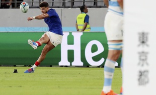 Romain Ntamack fait partie des joueurs français capables d'apporter par son jeu au pied