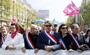 Le député UMP des Alpes-Maritimes Christian Estrosi a exprimé sa désapprobation après la manifestation de dimanche contre le mariage gay, qui a vu défiler derrière la même banderole des députés de son mouvement et l'élu Front national Gilbert Collard.