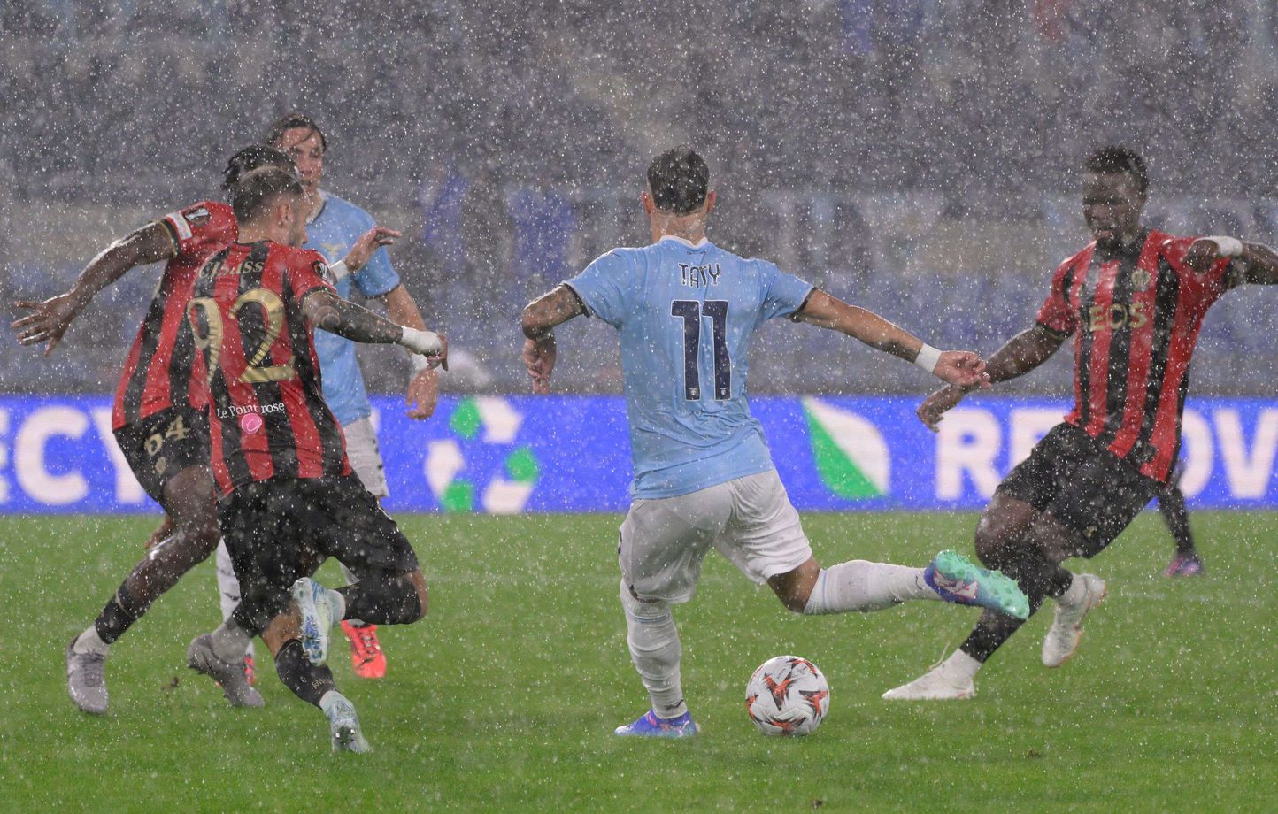 OGC Nice afunda contra a Lazio, em campo quase impossível de jogar
 #ÚltimasNotícias #França