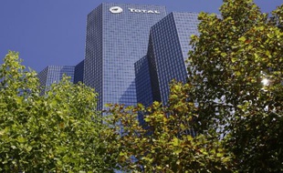 Le siège du groupe français Total, au centre d'affaires de la Défense, le 4 septembre 2013 près de Paris
