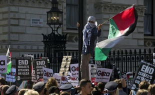 Des manifestants pro-palestiniens devant la résidence du Premier ministre britannique, lors de la visite du Premier ministre israélien, le 9 septembre 2015