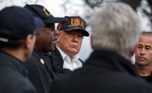 Le président Donald Trump rencontre des habitants de Malibu ravagé par un incendie samedi 17 novembre 2018.