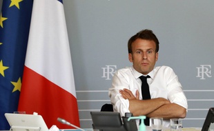 Emmanuel Macron lors d'une vidéoconférence à l'Elysée, le 6 mai 2020.