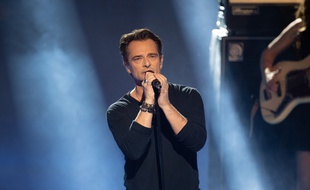 Le chanteur David Hallyday s'est exprimé sur le deuil difficile de son père.