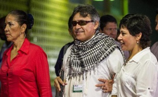 Un commandant des Farc Jesus Santrich arrive au palais de la convention à La Havane, le 18 novembre 2014