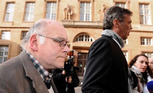Henri Leclaire, accompagné de son avocat Thomas Hellenbrand, à son arrivée le 1er avril 2014 au tribunal de Metz