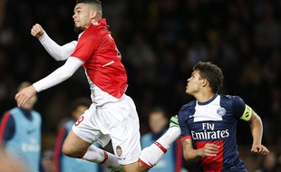 L'attaquant de Monaco Emmanuel Rivière face au défenseur du PSG Thiago Silva, le 9 février 2014, au stade Louis II.