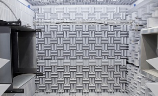 La chambre d'essais de la nouvelle soufflerie de l'ISAE-Supaero est un un cube de béton dehuit mètres sur six.