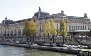 Désormais la statue de la Liberté éclaire aussi le musée d'Orsay: le Sénat a accepté de lui restituer la sculpture fondue en 1889 par le sculpteur Frédéric-Auguste Bartholdi et qui était en dépôt depuis plus d'un siècle dans les jardins du Luxembourg à Paris.