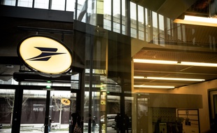 L'agence de la Poste au sein de la Station F à Paris. (Illustration).