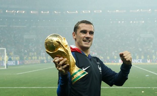 Griezmann avec le trophée.