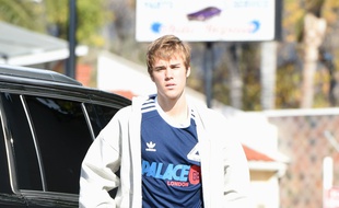 Le chanteur Justin Bieber dans les rues de Los Angeles