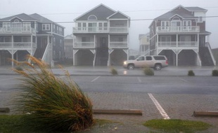 Après le passage de l'ouragan Earl, la ville de Nags Head dans les Outer Banks s'est réveillée sous le vent et la pluie, vendredi 3 septembre