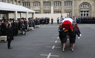 Hommage aux policiers tués dans les attentats des 7 et 8 janvier 2015, le 13 janvier à la Préfecture de police de Paris.