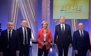 Les candidats à la primaire LR Xavier Bertrand, Philippe Juvin, Valerie Pecresse, Michel Barnier et Eric Ciotti lors du dernier débat télévisé, le 30 novembre 2021 sur France 2.