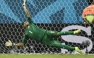 Keylor Navas, héros de la qualification du Costa Rica pour les quarts de finale de la Coupe du monde, le 29 juin 2014 au Brésil.