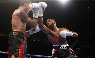 Mohamed Mimoune lors de son combat victorieux face à l'Anglais Sam Eggington, le 7 octobre 2017 à Manchester.
