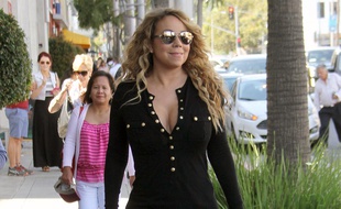 La chanteuse Mariah Carey faisant du shopping à Los Angeles, avril 2017.