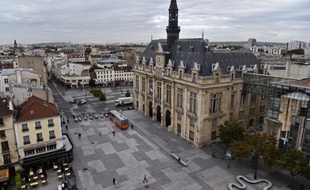 La ville de Saint-Denis (110.000 habitants) doit se choisir un nouveau maire samedi.