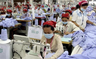 Les ouvrières du textile luttent pour survivre au Cambodge, où les conditions de travail se dégradent