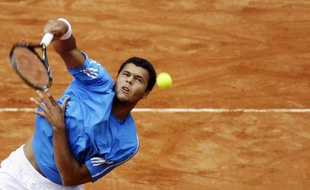 Le tennisman français Jo-Wilfried Tsonga, lors de son match à Madrid contre Marat Safin le 11 mai 2009.