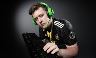 Le joueur de «Counter-Strike» Mathieu Herbaut, alias Zywoo, à Paris le 25 juin 2019.