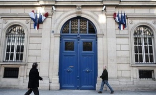 Après une série d'accidents médicaux dans divers hôpitaux, la mort d'un garçon de 12 ans en 2004 à l'hôpital Robert-Debré a conduit l'Assistance-publique-Hôpitaux de Paris (AP-HP) à comparaître mardi pour "homicide involontaire" devant le tribunal correctionnel de Paris.
