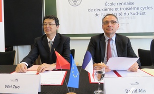 Wei Zuo, président du conseil de l'université de Nankin, et David Alis, président de Rennes 1, ont acté mardi l'ouverture d'un institut franco-chinois sur le campus de Beaulieu.