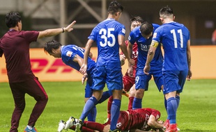 Le match de Chinese Superleague entre Shangahi et Guangzhou a dégénéré, notamment à cause d'Oscar (au sol), le 18 juin 2017.