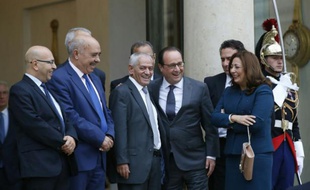 Les représentants du quartette tunisien pour le dialogue national, prix Nobel de la Paix, reçus par François Hollande le 16 octobre 2015 à l'Elysée