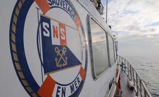 Illustration d'un bateau de la SNSM, sociéte naionale de sauvetage en mer.