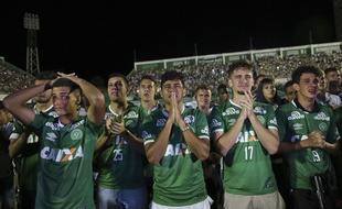 Les joueurs de Chapecoense qui n'avaient pas fait le déplacement, réunis au stade de Chapecoense le 30 novembre 2016.