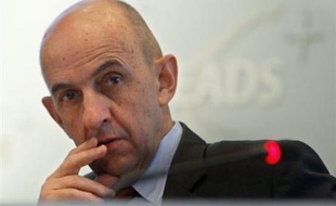 Louis Gallois, président exécutif du groupe d'aéronautique et de défense EADS, a déclaré que "des mesures additionnelles à Power 8" seraient annoncées d'ici l'été, vendredi dans un entretien à La Dépêche du midi.