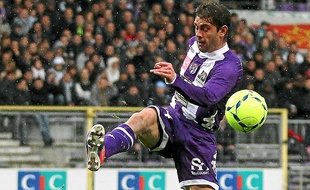 Pavle Ninkov devrait remplacer Serge Aurier (suspendu) sur le flanc droit.