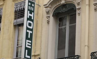 Lyon, le 22 novembre 2015
Quatre jours après l'annulation de la Fête des Lumières, les hôteliers lyonnais font grise mine. Certains enregistraient déjà 50% d'annulation de réservations.