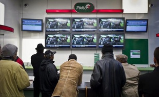 Loto, casinos, chevaux, paris sportifs, poker en ligne: malgré ou en raison de la crise, les Français ont misé chaque jour en 2011 la somme record de 86,5 millions d'euros, l'équivalent du prix d'un Airbus A321neo ou de deux lycées neufs en Ile-de-France, selon une enquête de l'AFP.