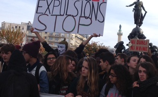 Pancarte brandie par des lycéens lors de la manifestation