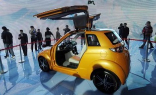 Le gouvernement chinois a annoncé jeudi sa décision de promouvoir la voiture électrique pour répondre aux problèmes de pollution et d'énergie sur le premier marché automobile de la planète.