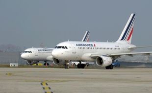 Un avion d'Air France sur le tarmac de l'aéroport Roissy Charles de Gaulle, près de Paris, le 18 mars 2015