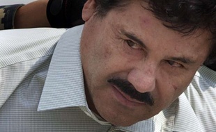Joaquin Guzman, dit «El Chapo», escortée par la police mexicaine, à Mexico, le 22 février 2014.