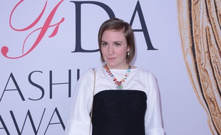 L'actrice et réalisatrice Lena Dunham aux CFDA Fashion Awards