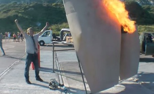 Capture d'écran de la vidéo de Colin Furze, inventeur de la machine à flatulences pour attaquer la France.